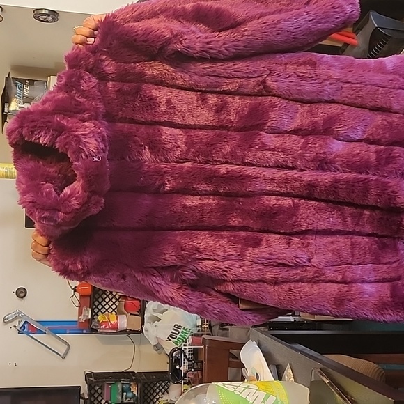 Faux fur purple 3\4 length coat - Picture 7 of 8